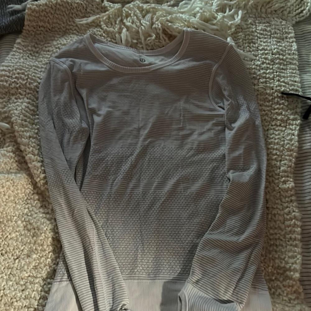 Lululemon women’s shirt